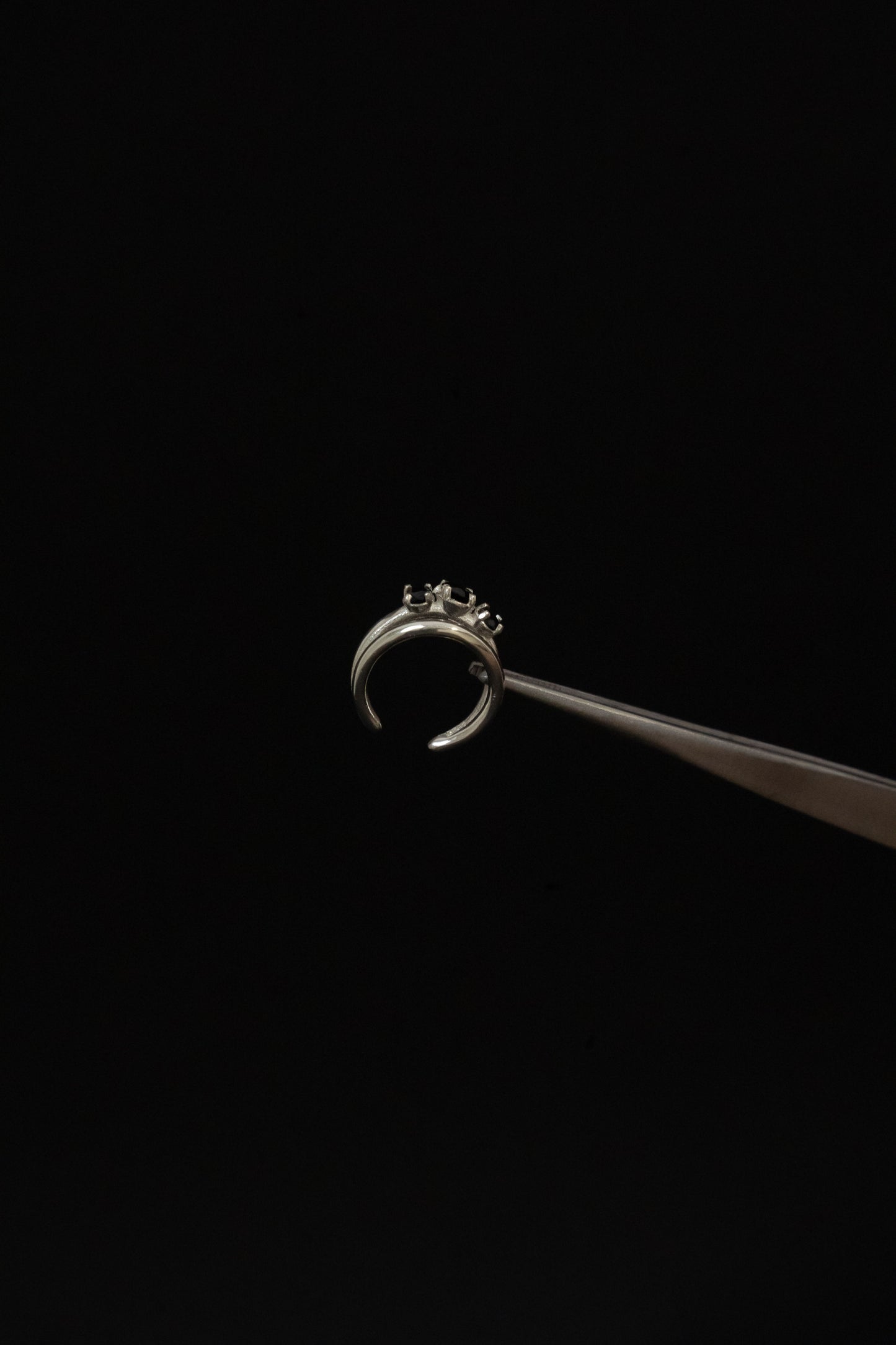 “BÓNE PÉTRA” Earcuff